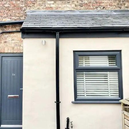 Townhouse With Private Parking Vila York Exterior foto