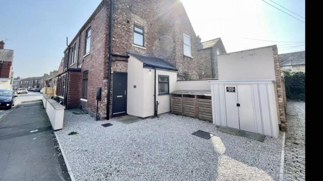Townhouse With Private Parking Vila York Exterior foto