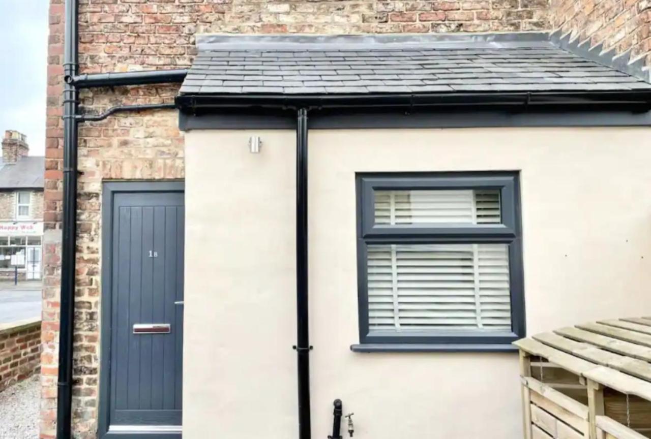 Townhouse With Private Parking Vila York Exterior foto